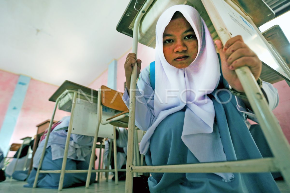 Earthquake tsunami simulator