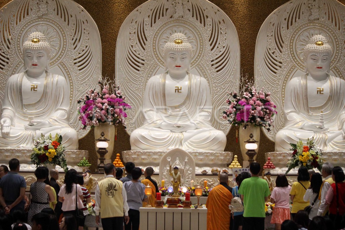 PERAYAAN WAISAK DI MEDAN