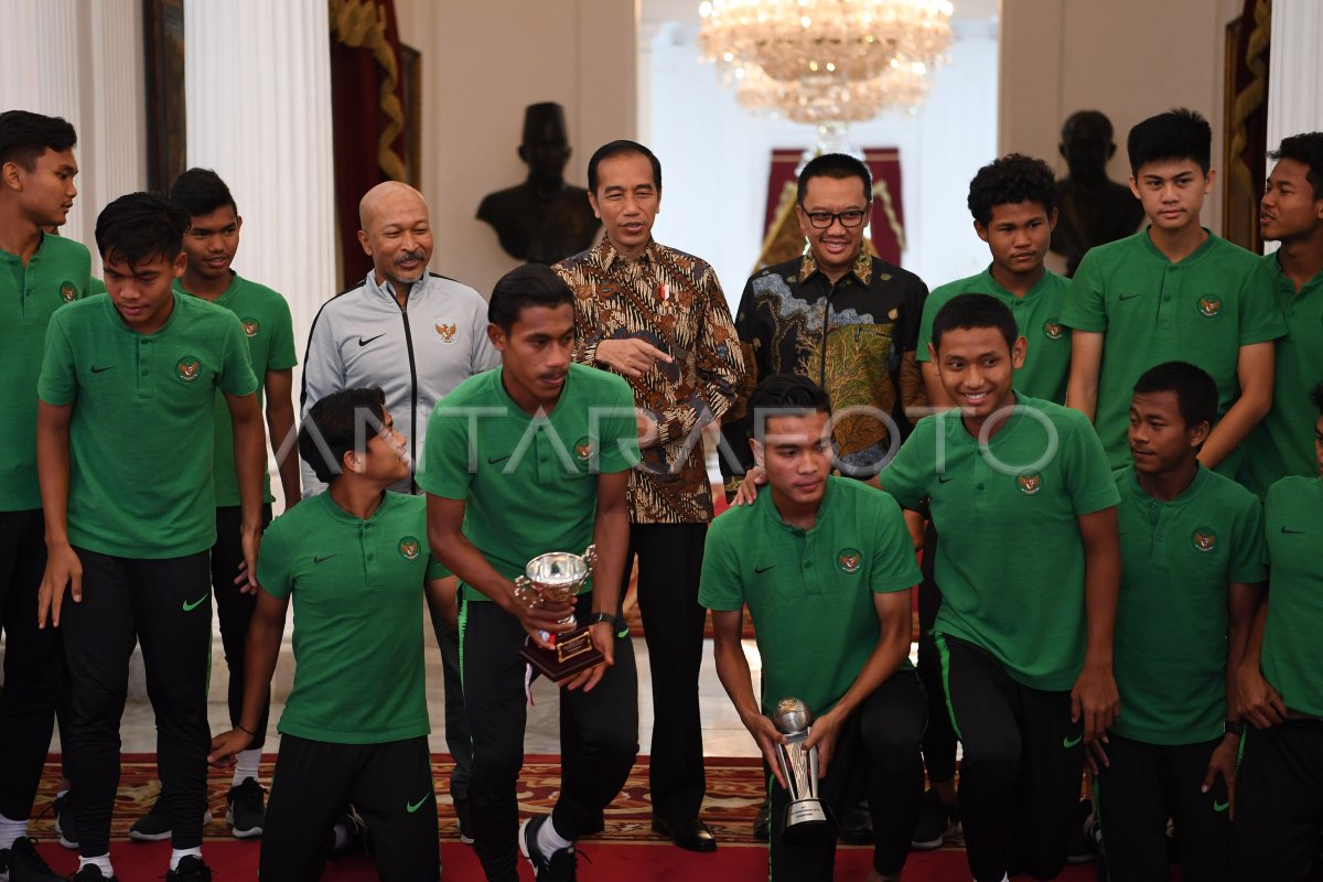 PRESIDENT RECEIVED A TEAM OF U-16