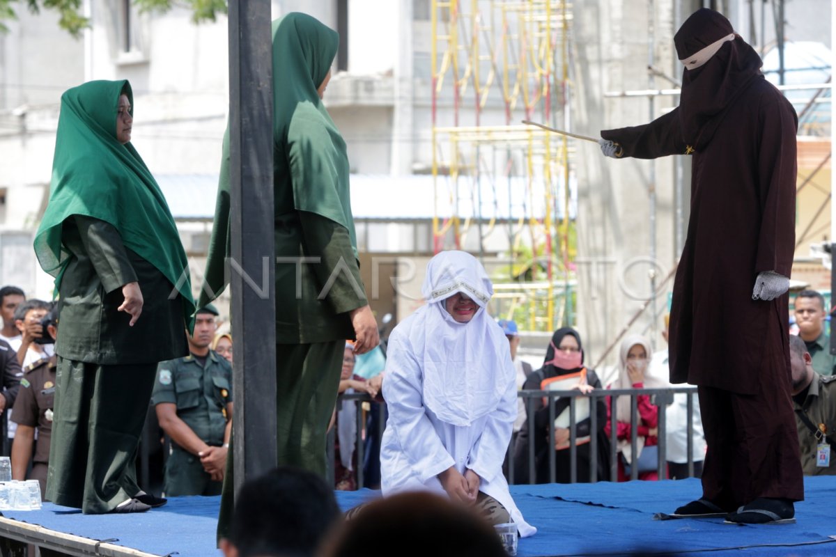HUKUMAN CAMBUK PENEGAKAN SYARIAT ISLAM DI ACEH