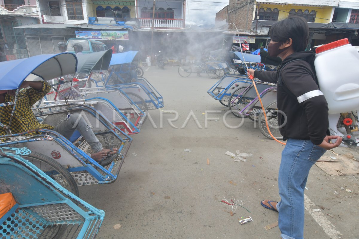 Penertiban Penggunaan Masker Di Pasar Antara Foto