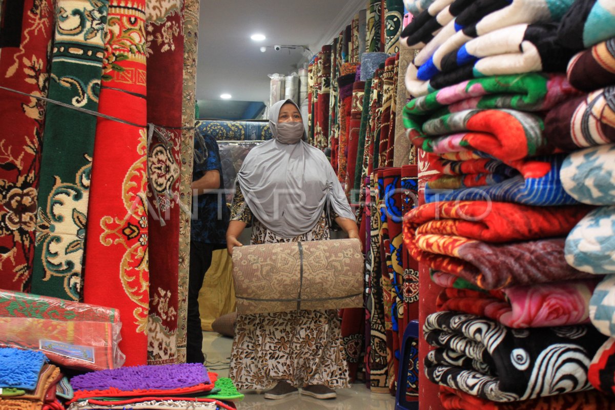 SALE OF RUGS DECREASES WIDE LOSS