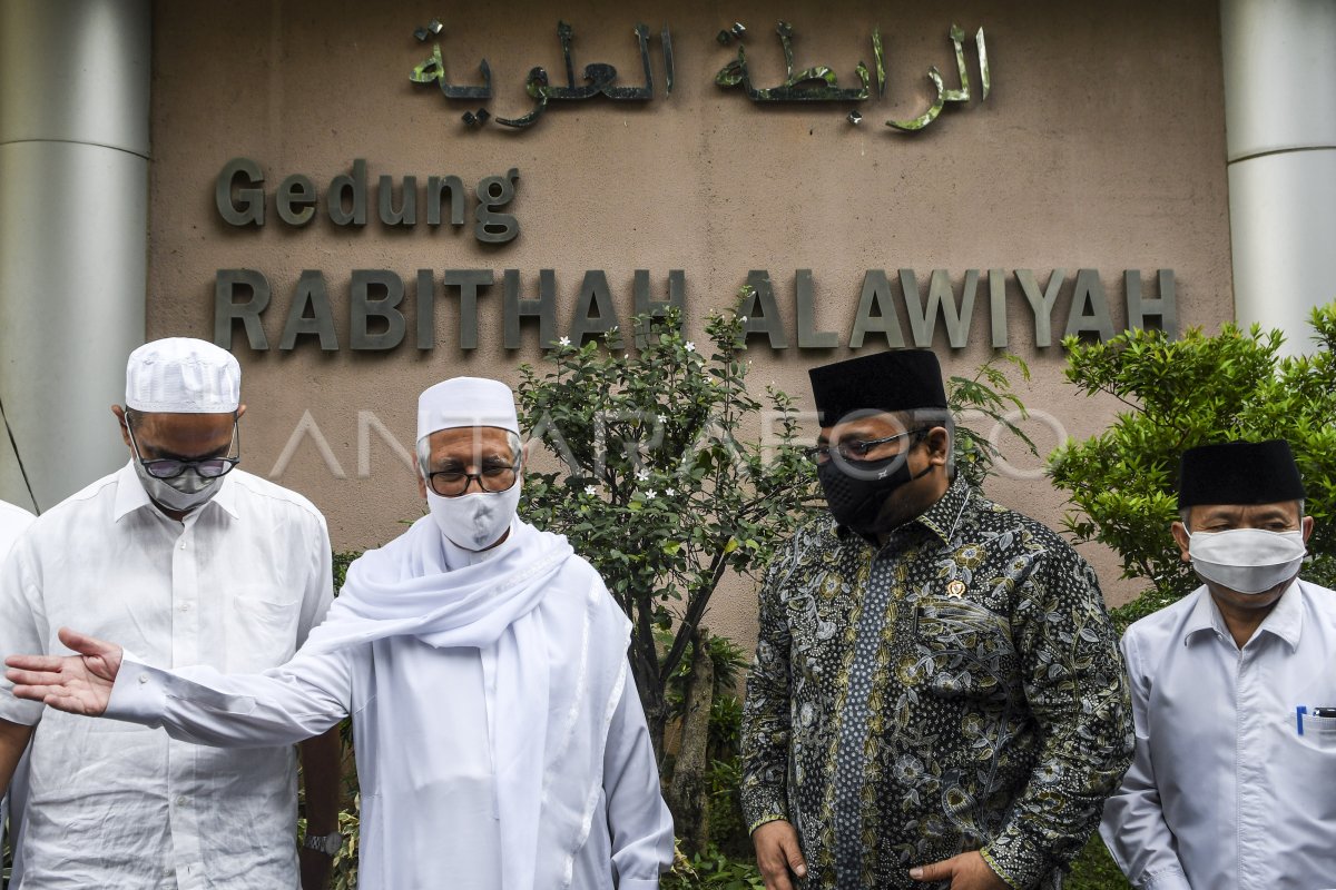 Talabalar va ozini tutish Qoshnining xotinini sikdi