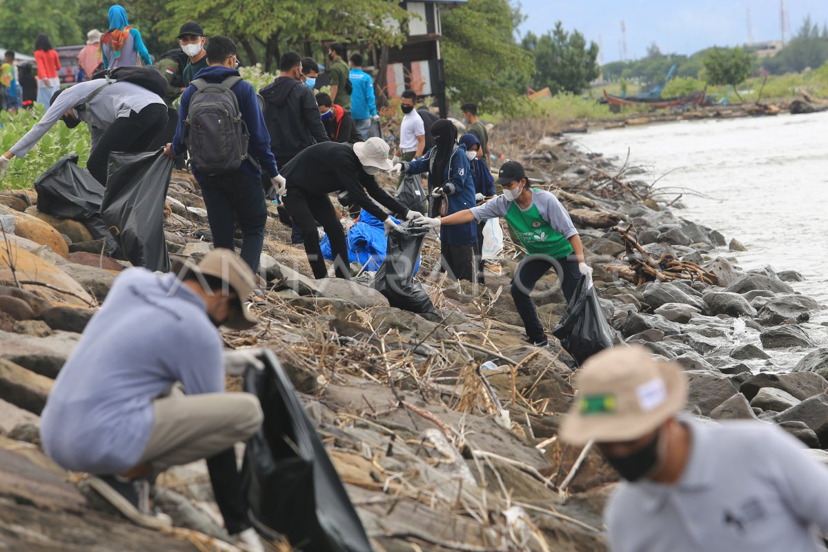 AKSI PEMBERSIHAN SAMPAH DI ACEH