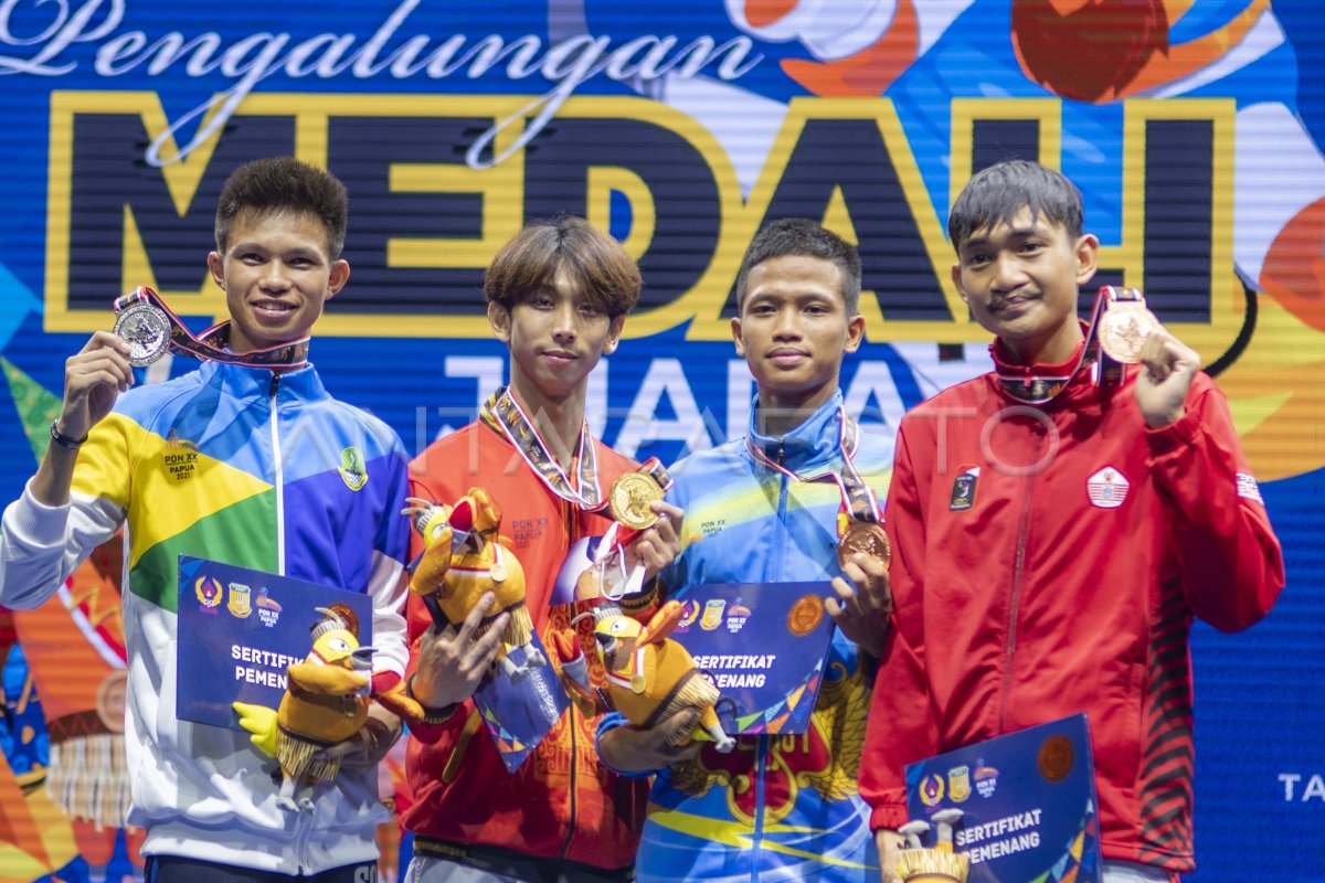 TRISTE MEDALLA TAEKWONDO KYORUGI BAJO 54 KG HIJO | ANTARA Foto