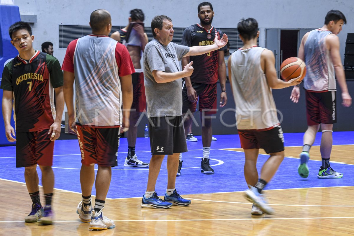 TRABAJO EN EQUIPO BALONCESTO INDONESIA