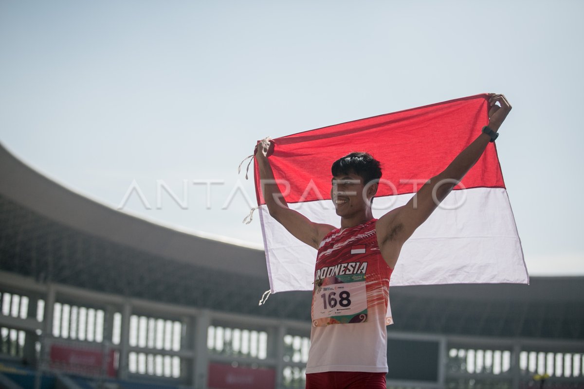 MEDALI EMAS LARI 100 METER PUTRA APG 2022