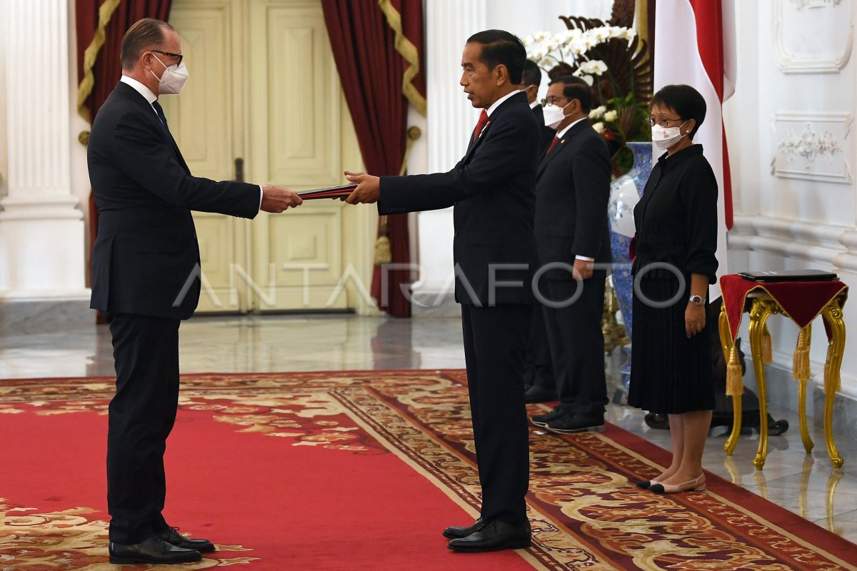 PR&Eacute;SIDENT JOKOWI RE&ccedil;U DUBES LETTRE DE CONFIANCE LBBP