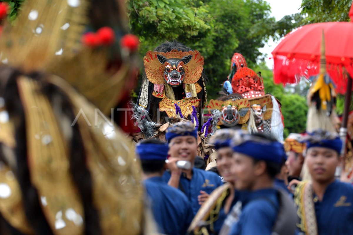 FESTIVAL SENI TARI BARONG EN BALI | ANTARA Foto