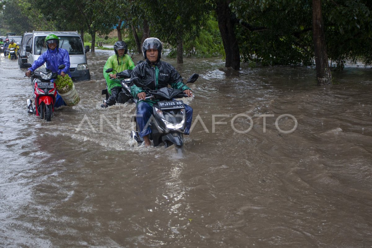 BANJIR EN BATAM | ANTARA Foto