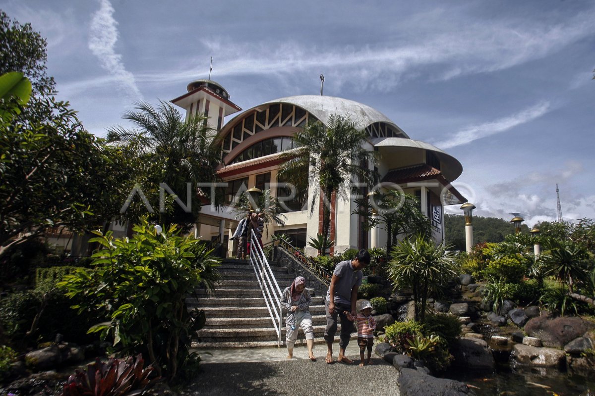 WISATA RELIGI MASJID ATTA'WUN PUNCAK BOGOR