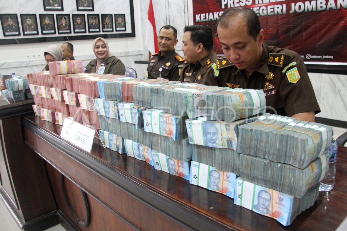 Kejari Jombang kembalikan uang negara hasil korupsi