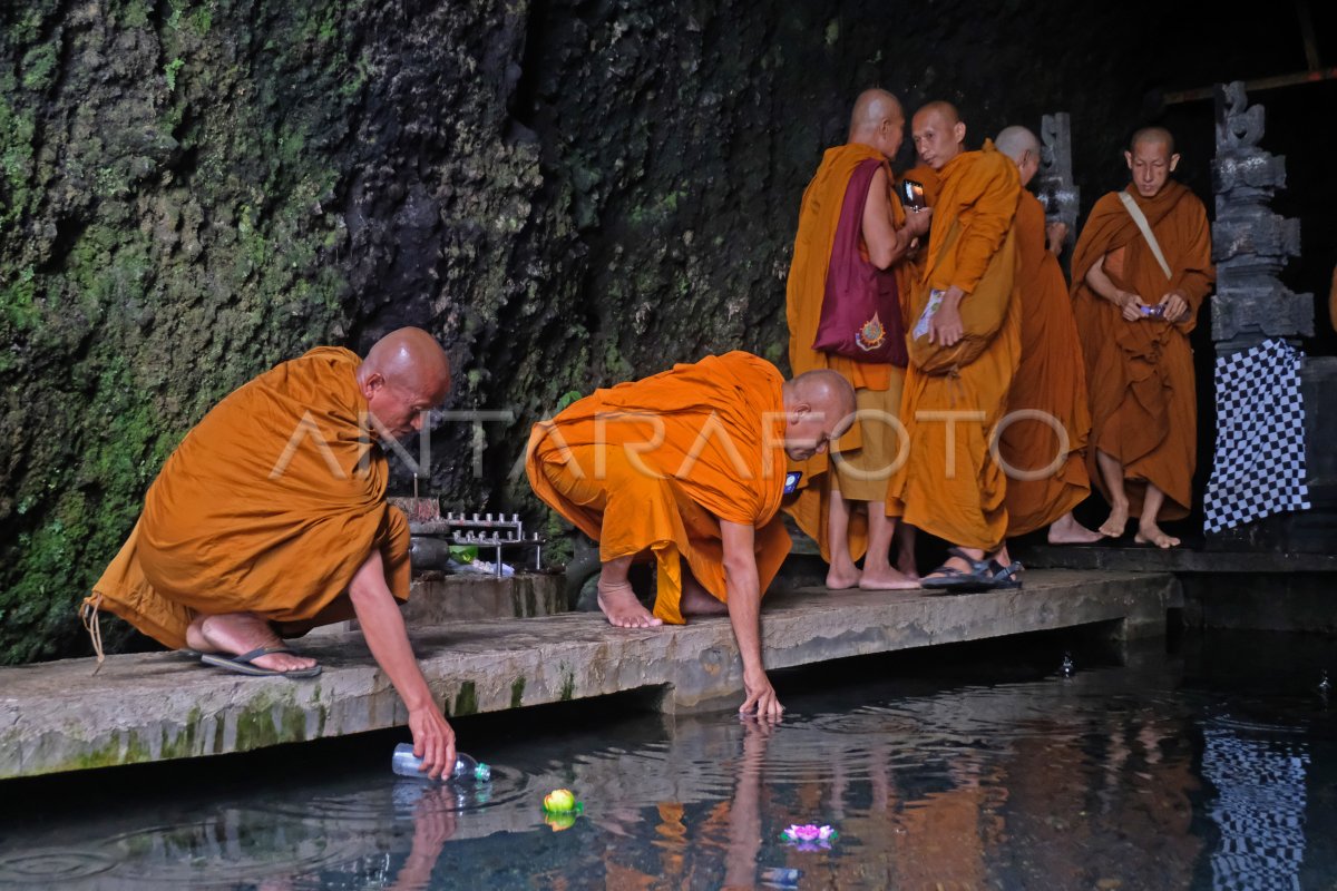 Waisak holy water taking process