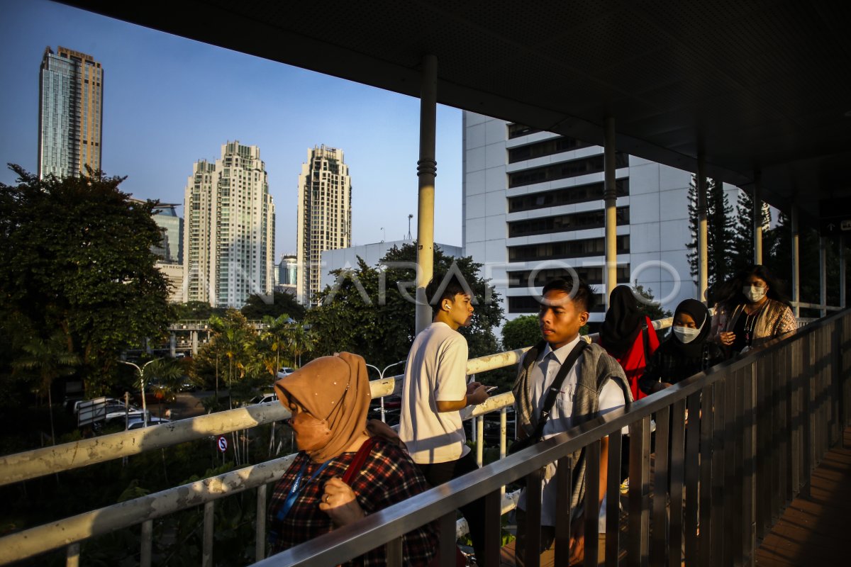 working-hours-policy-for-private-companies-antara-foto