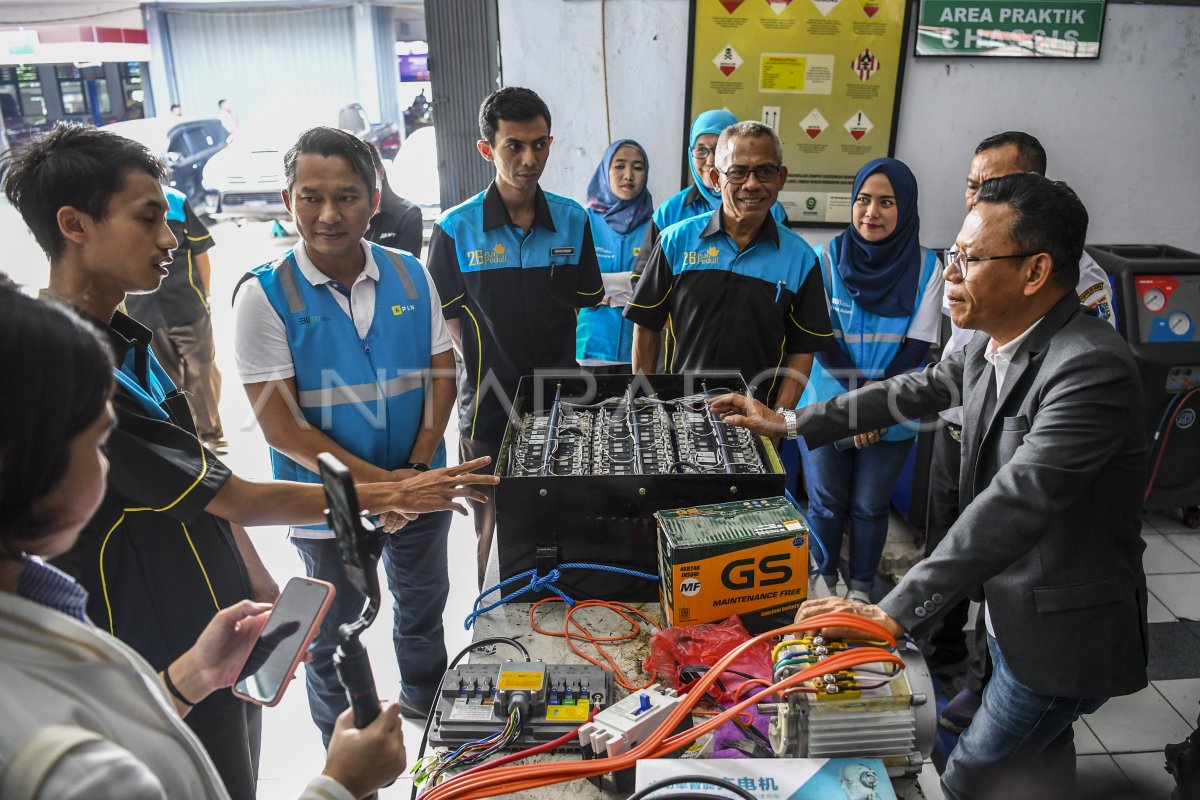 SMKN 26 Jakarta conversion of fuel vehicles into electric vehicles ...