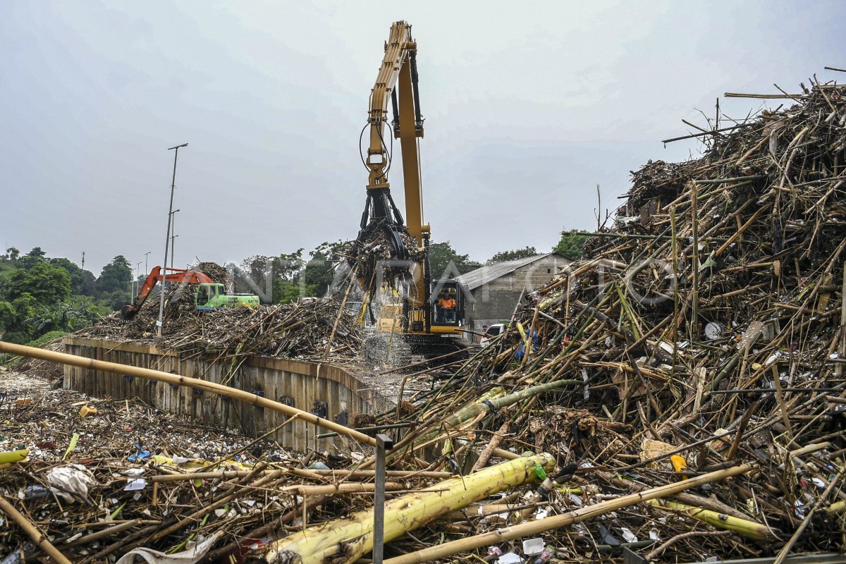 Garbage Handling in TB Simatupang Waste Sieve