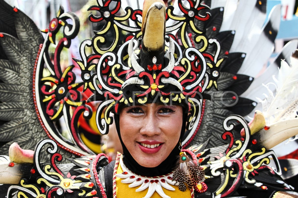 Parade karnaval Festival Budaya Isen Mulang 2024 | ANTARA Foto