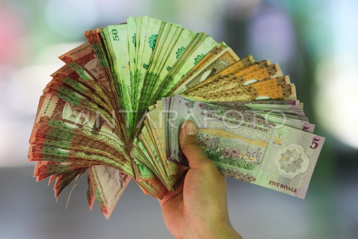Jasa penukaran uang Riyal di Asrama Haji Embarkasi Surabaya