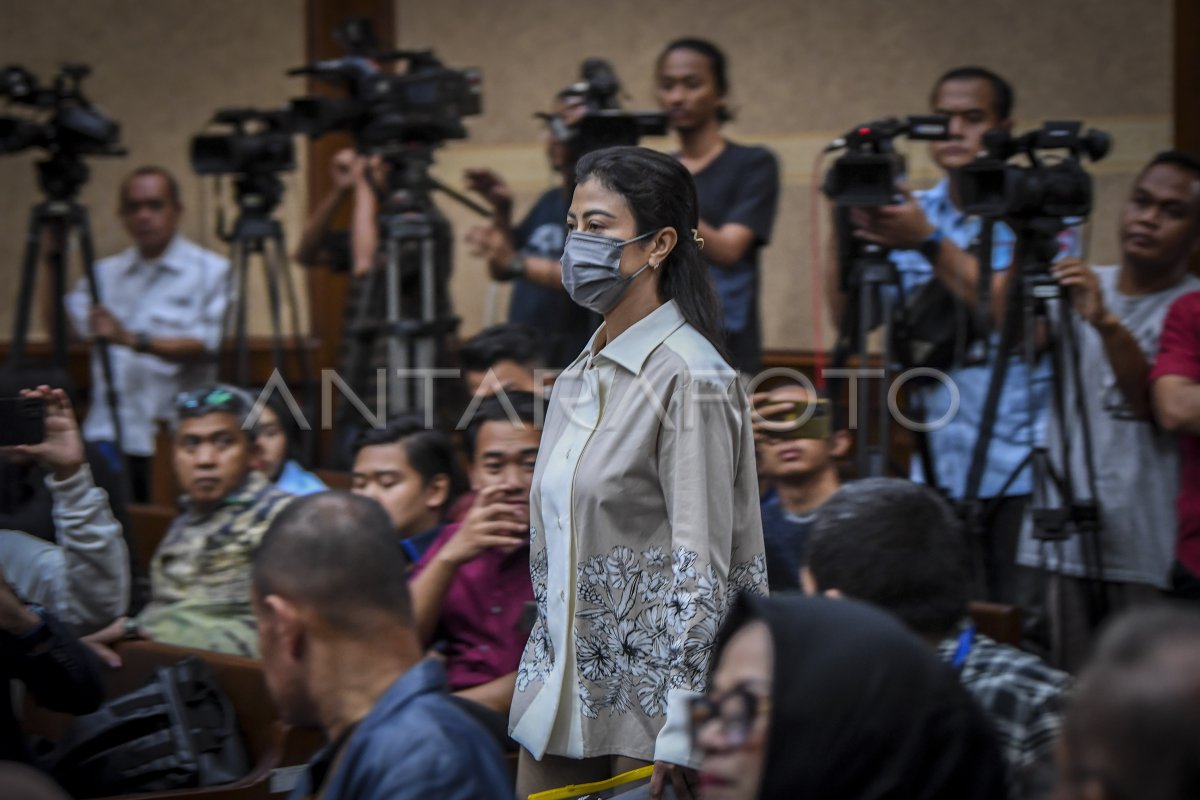 Seks porno qizi va onasi Porno qarzlar uchun yaladi