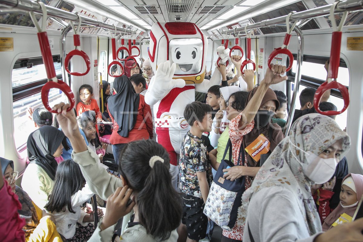 Warna-warni LRT Jakarta 2024