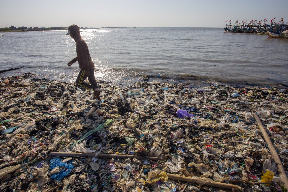 Plastic trash pills on the beach