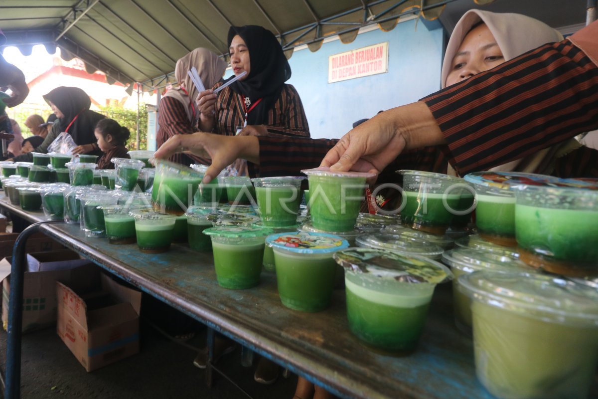 Seribu dawet gratis untuk bersih desa ANTARA Foto Seribu dawet gratis untuk bersih desa ANTARA Foto