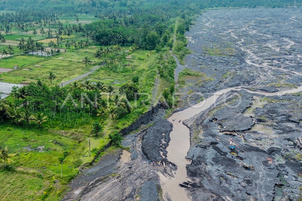 Tanggul Penahan Banjir Lahar Hujan Semeru Rusak Antara Foto