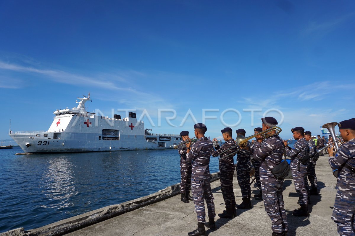 The arrival of KRI dr Wahidin Sudirohusodo-991 in Sorong
