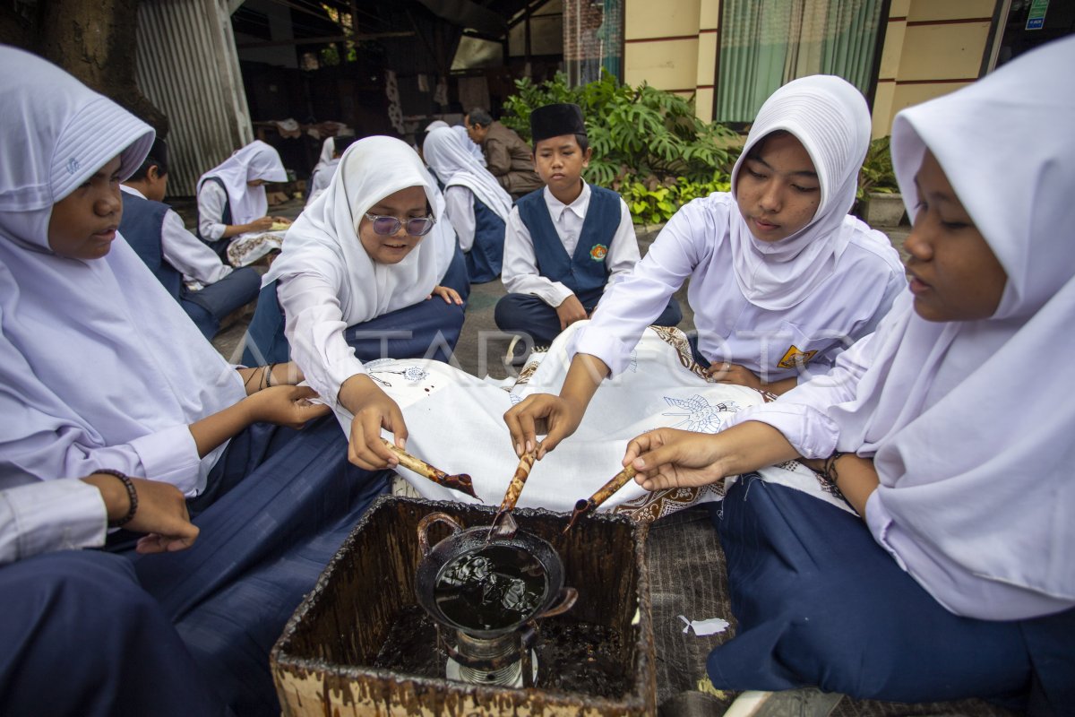 Peelatihan membatik bagi siswa di Indramayu