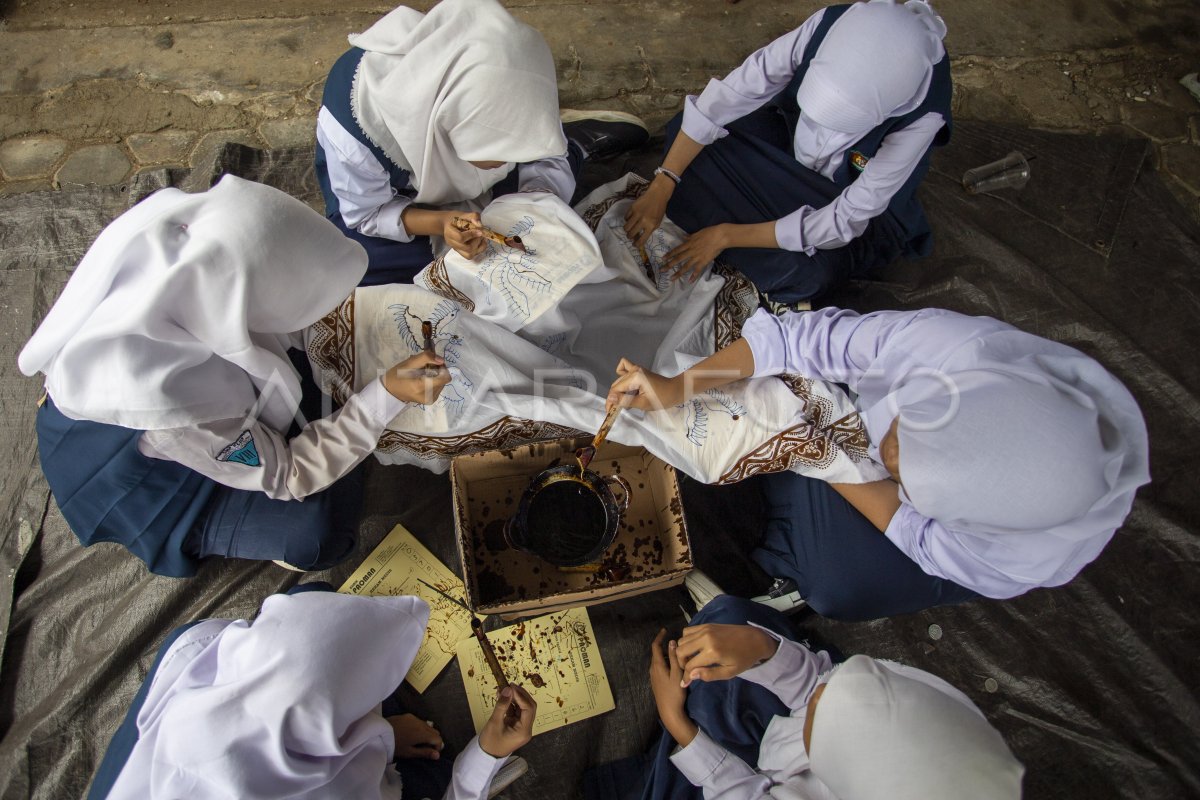 Peelatihan membatik bagi siswa di Indramayu