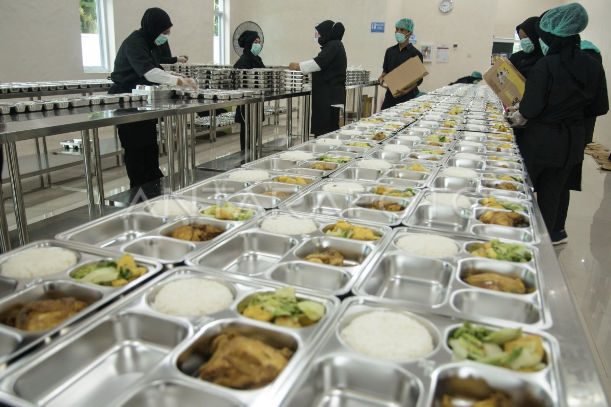 Dapur makan bergizi gratis di Bandung | ANTARA Foto