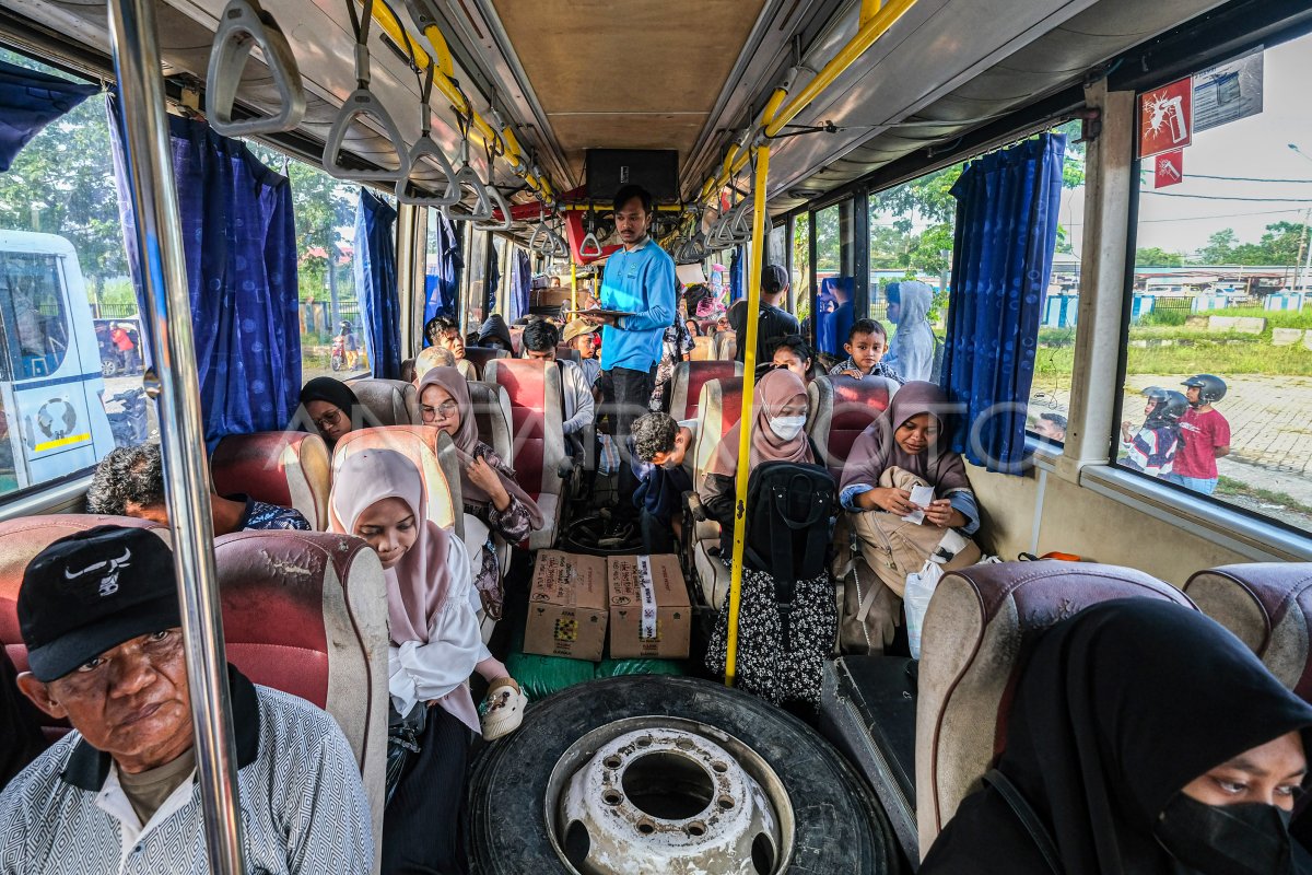 Penumpang Damri selama periode natal dan tahun baru