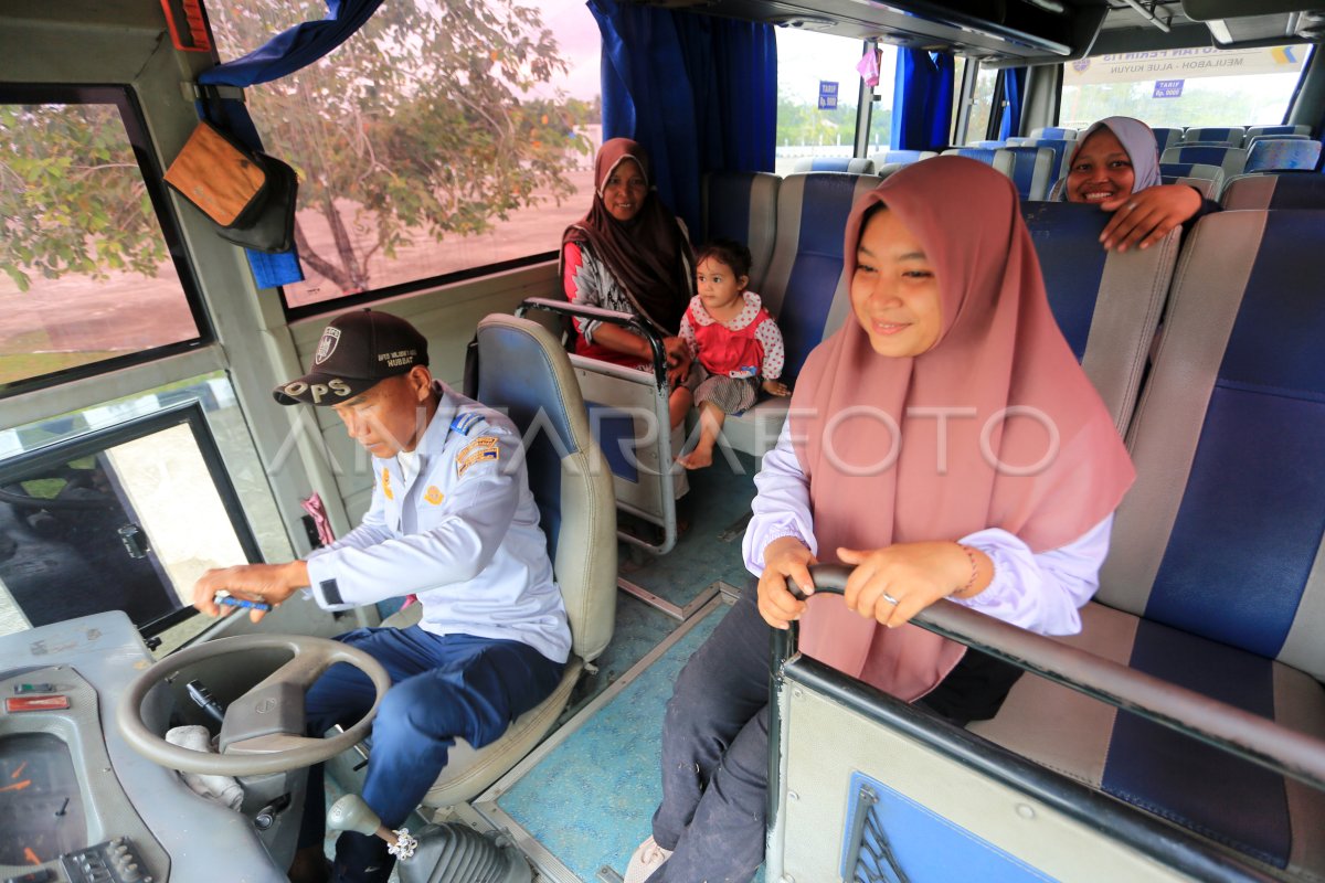Bus angkutan perintis di Aceh Barat