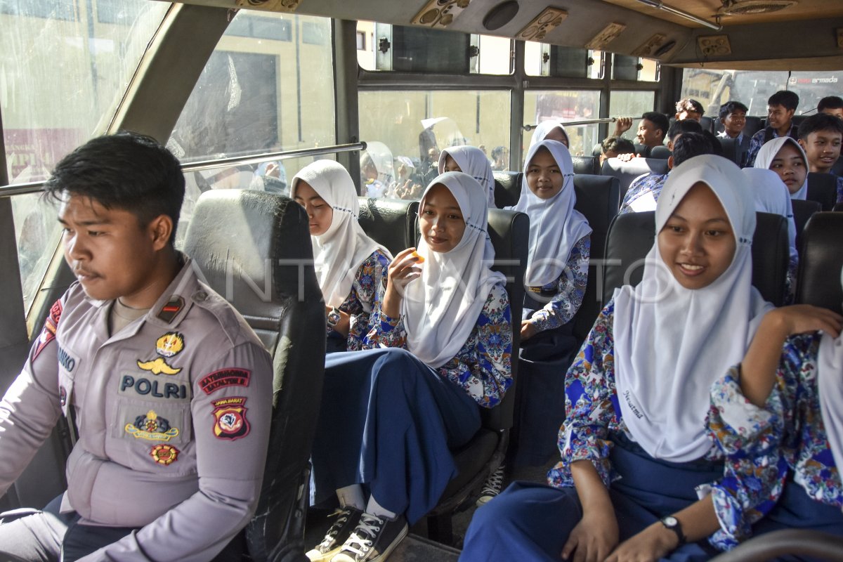 Brimob Polda Jabar sediakan layanan bus sekolah gratis