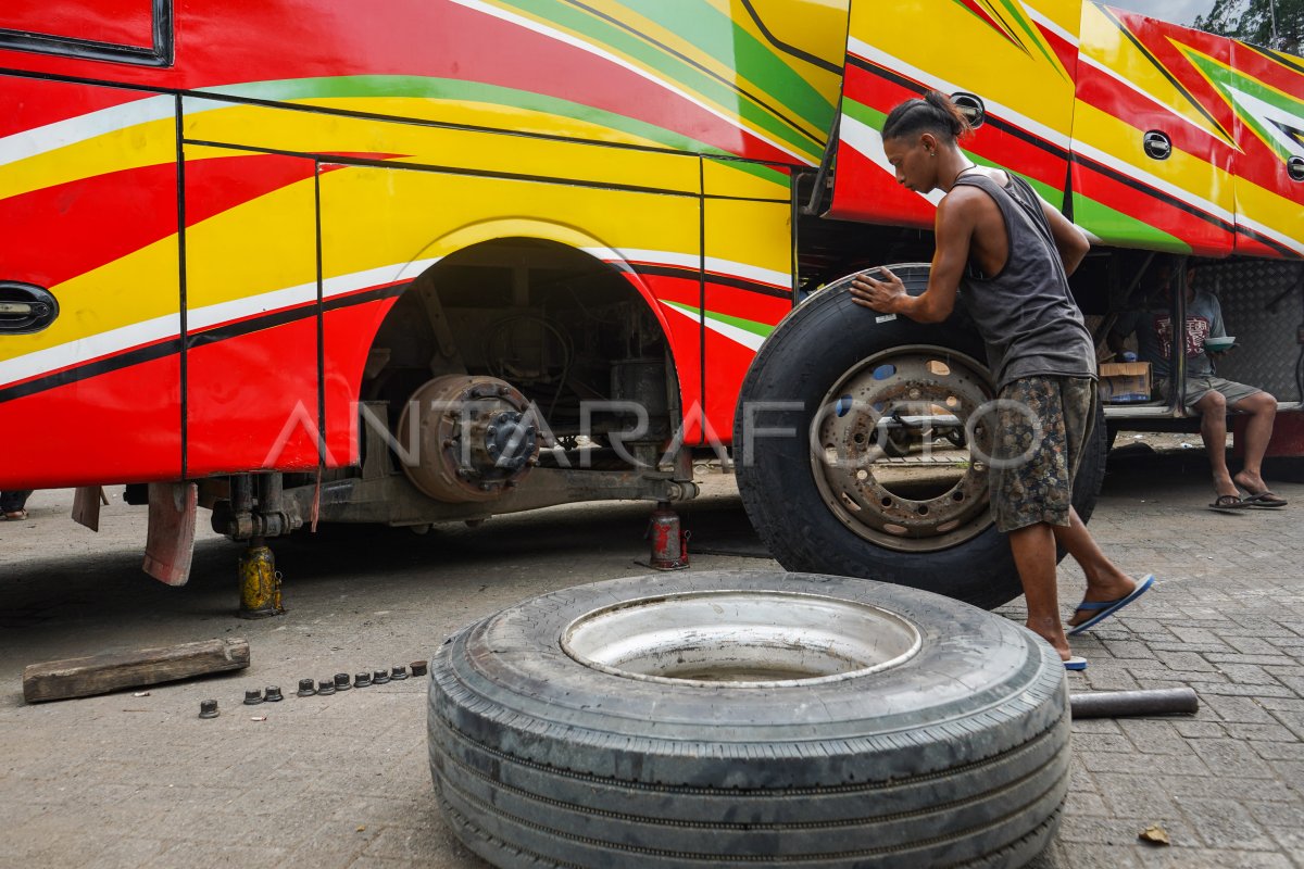 Take care of the fleet of buses in Makassar