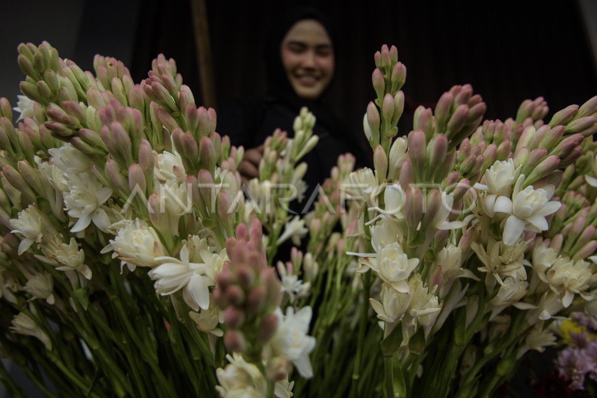 Penjualan bunga hias jelang lebaran di Bandung