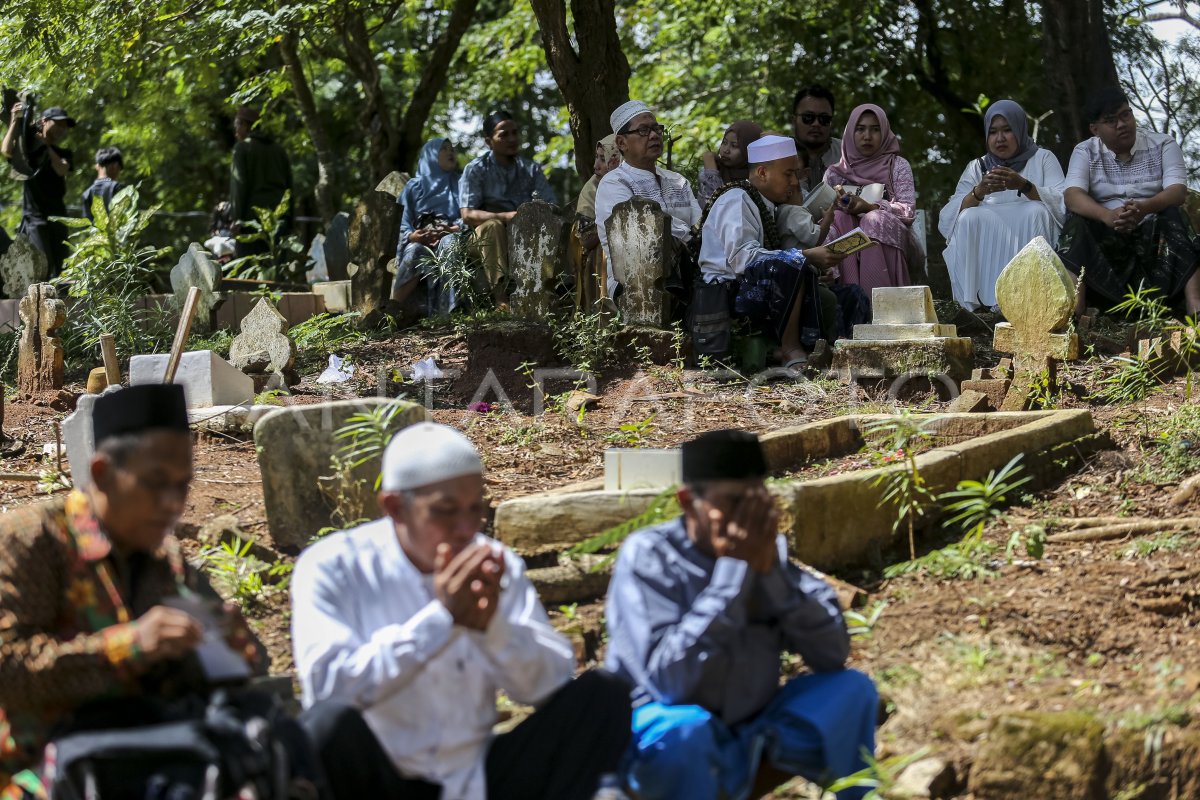 Tradisi ziarah kubur saat Idul Fitri