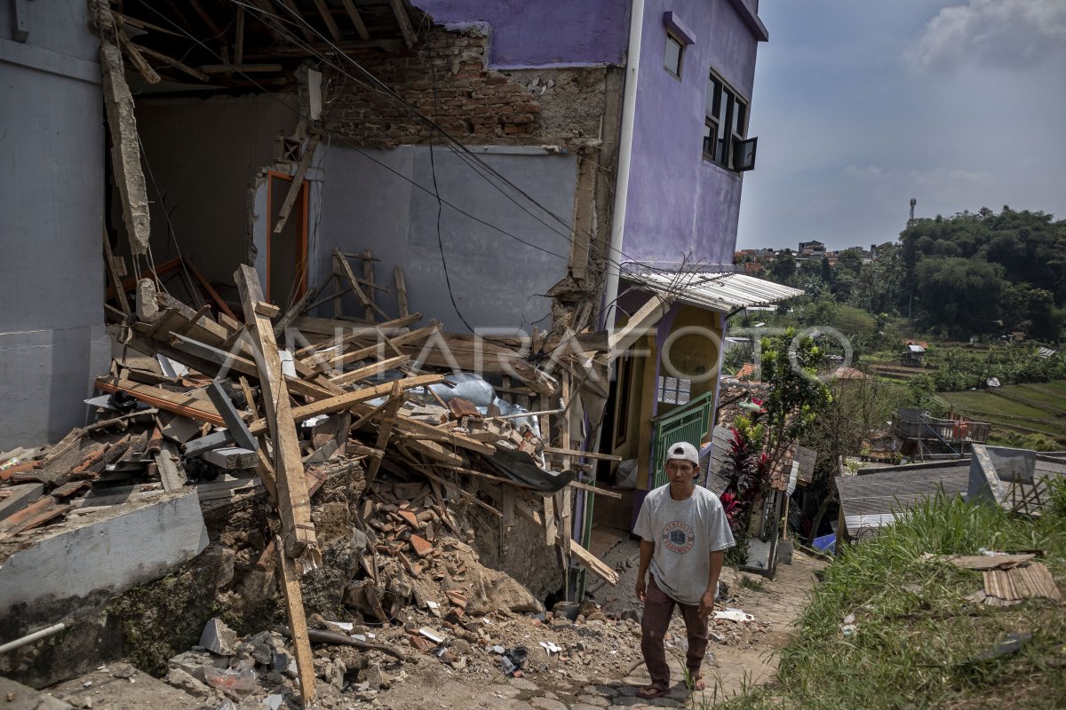 Disasters of land movements in Cimahi City