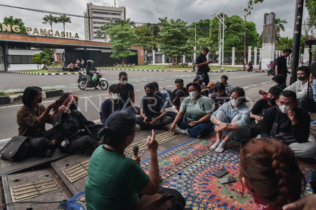 Aksi simpatik revisi RUU TNI