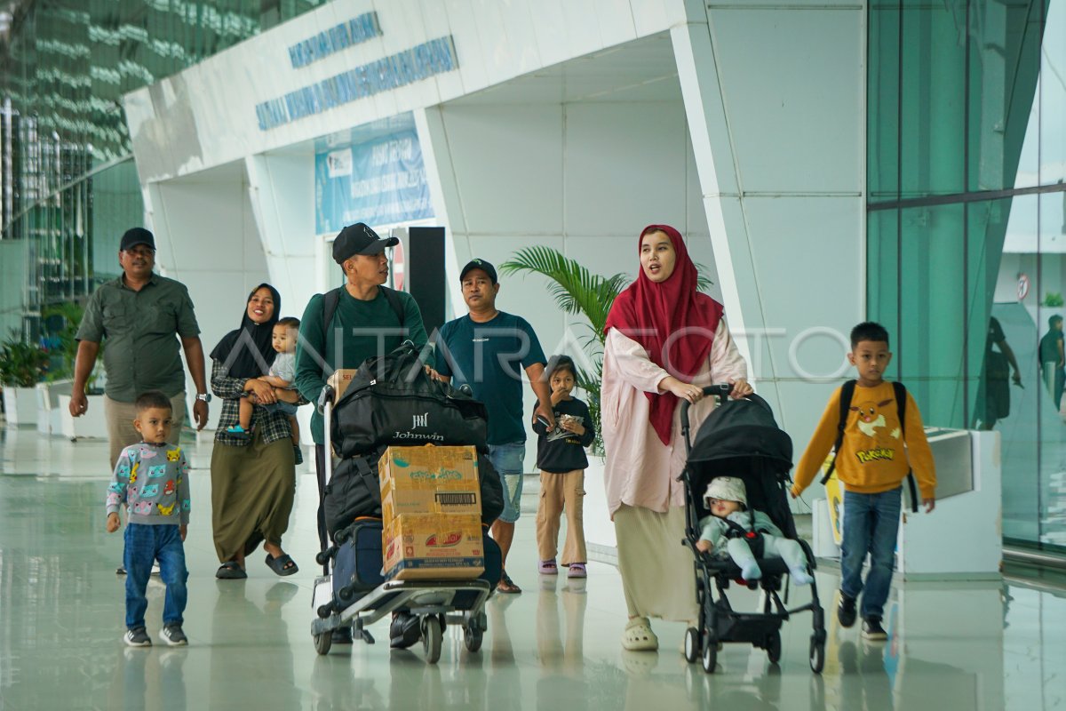 Number of passengers Width 2025 at SAMS Airport Sepinggan