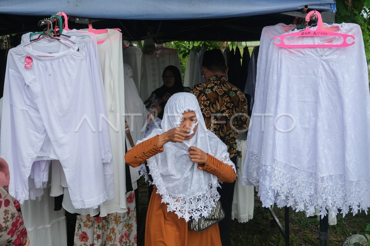 Penjualan aksesoris haji di Asrama Haji Kendari