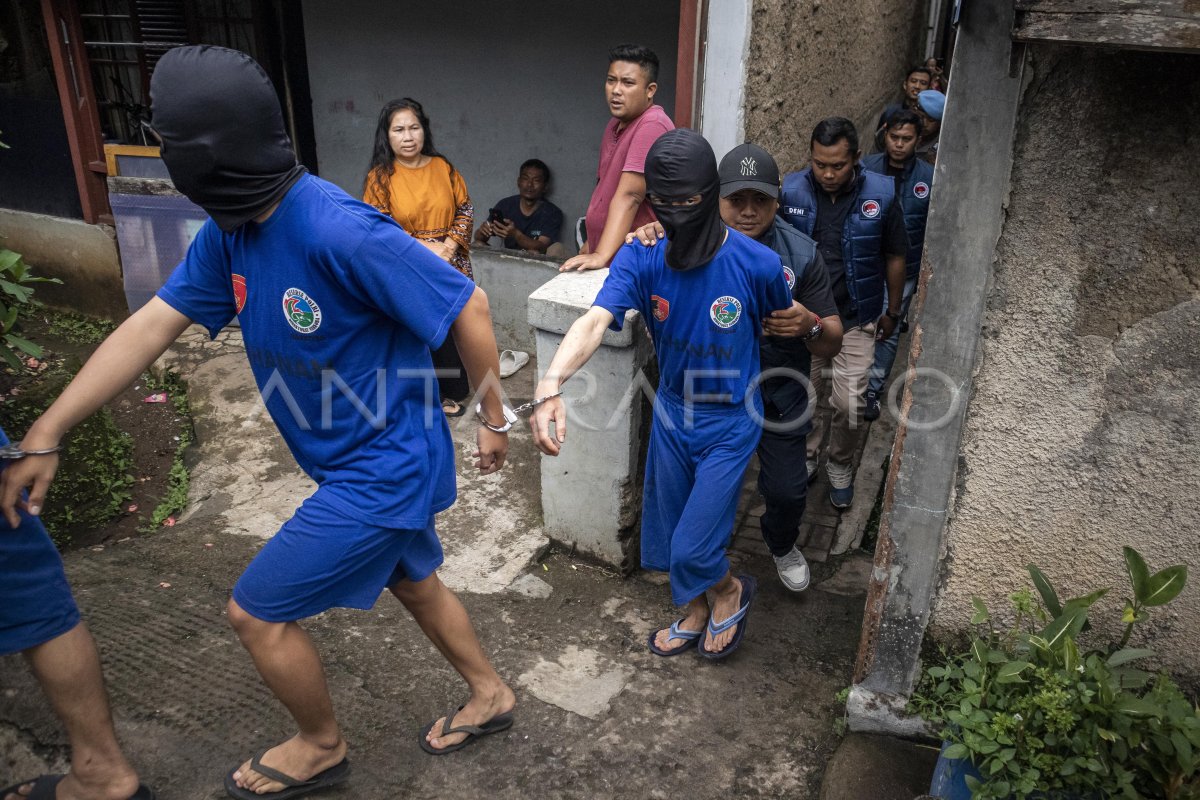 Pengungkapan rumah industri tembakau sintetis di Cimahi