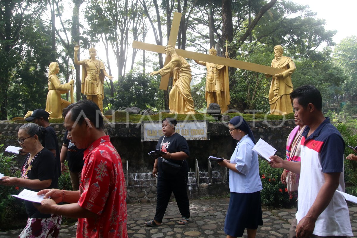 Prosesi Jalan Salib di Puhsarang Kediri