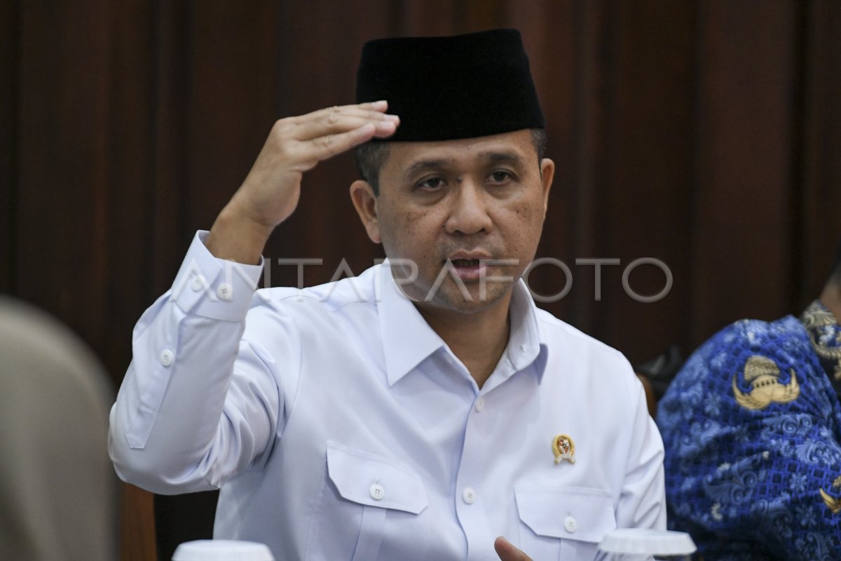 Kunjungan Menteri Transmigrasi ke Antara Heritage Center