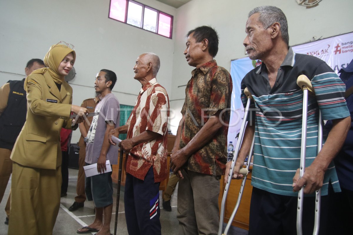 Penyaluran bansos di Kediri