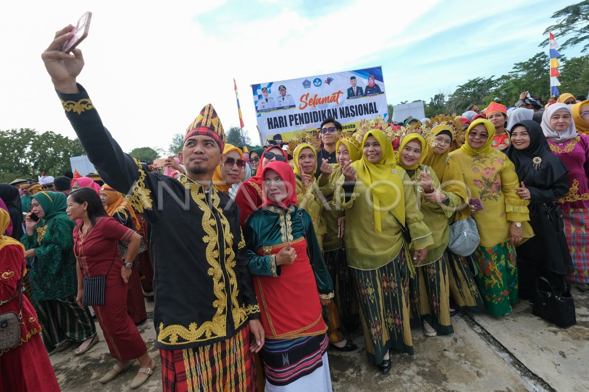 Peringatan hari pendidikan nasional di Kendari