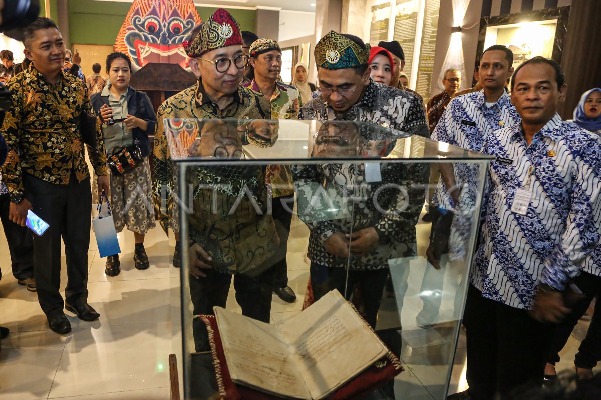 Kunjungan Menteri Kebudayaan di Museum Ranggawarsita Jateng