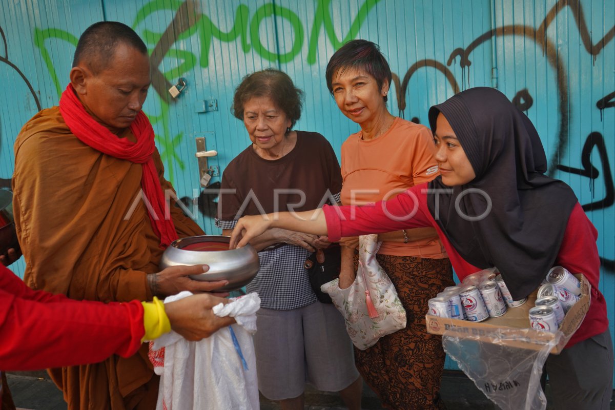 Ritual Pincana Waisak in Magelang