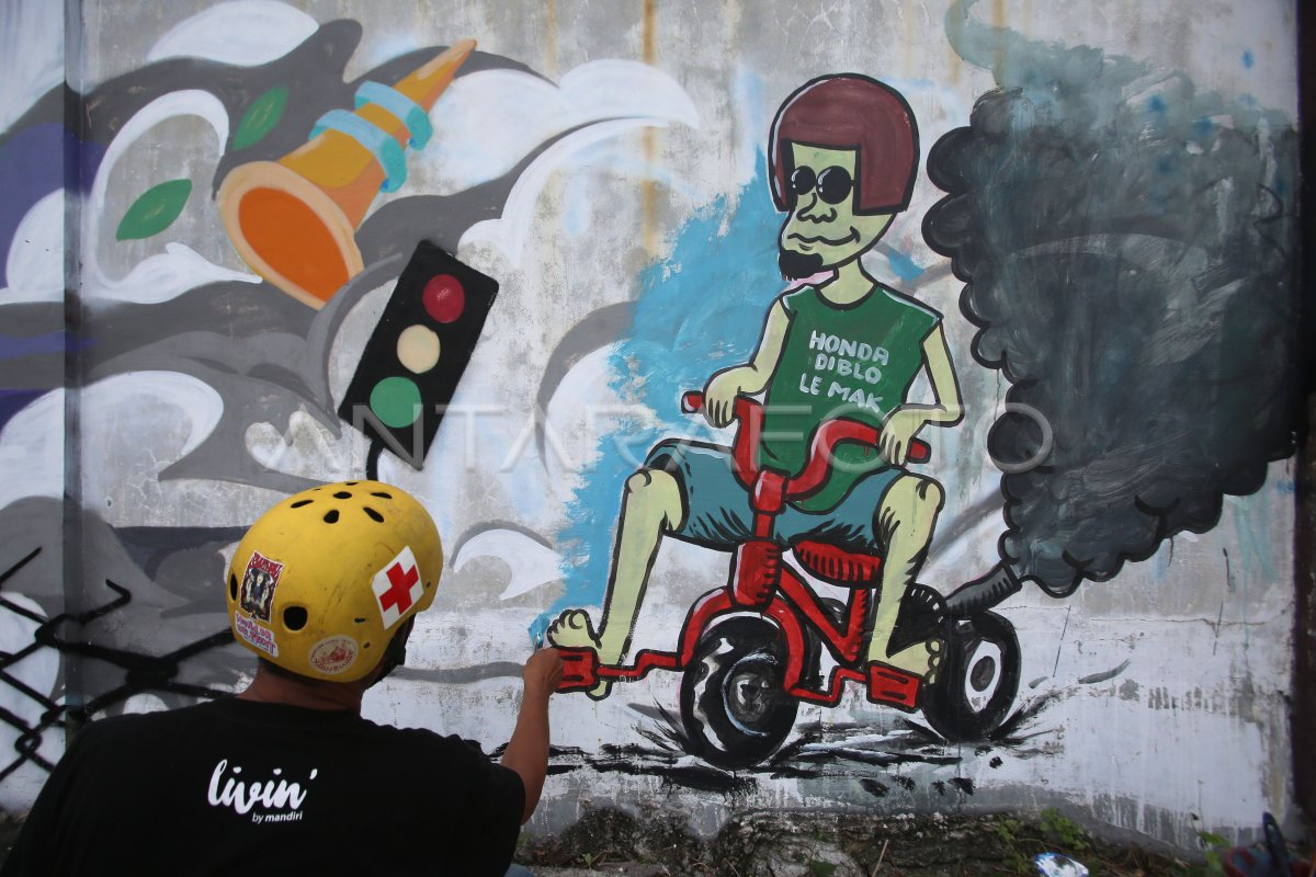Mural bertema peduli ekosistem lingkungan di Aceh