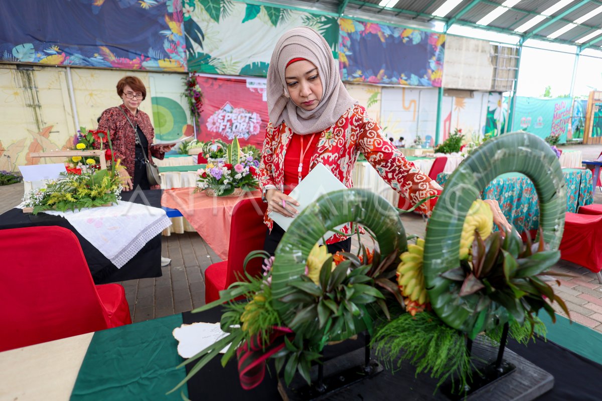 Lomba merangkai bunga dekorasi di Batu